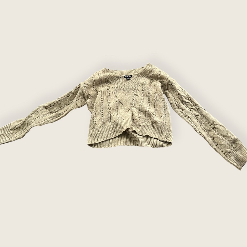 Gorgeous camel knitted cropped v-neck sweater!